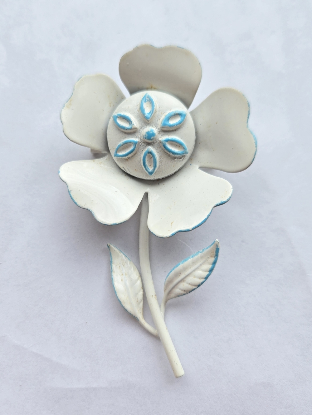 Vintage Mid Century Metal Enamel Flower Brooch White w/ Blue Edges Unique Center